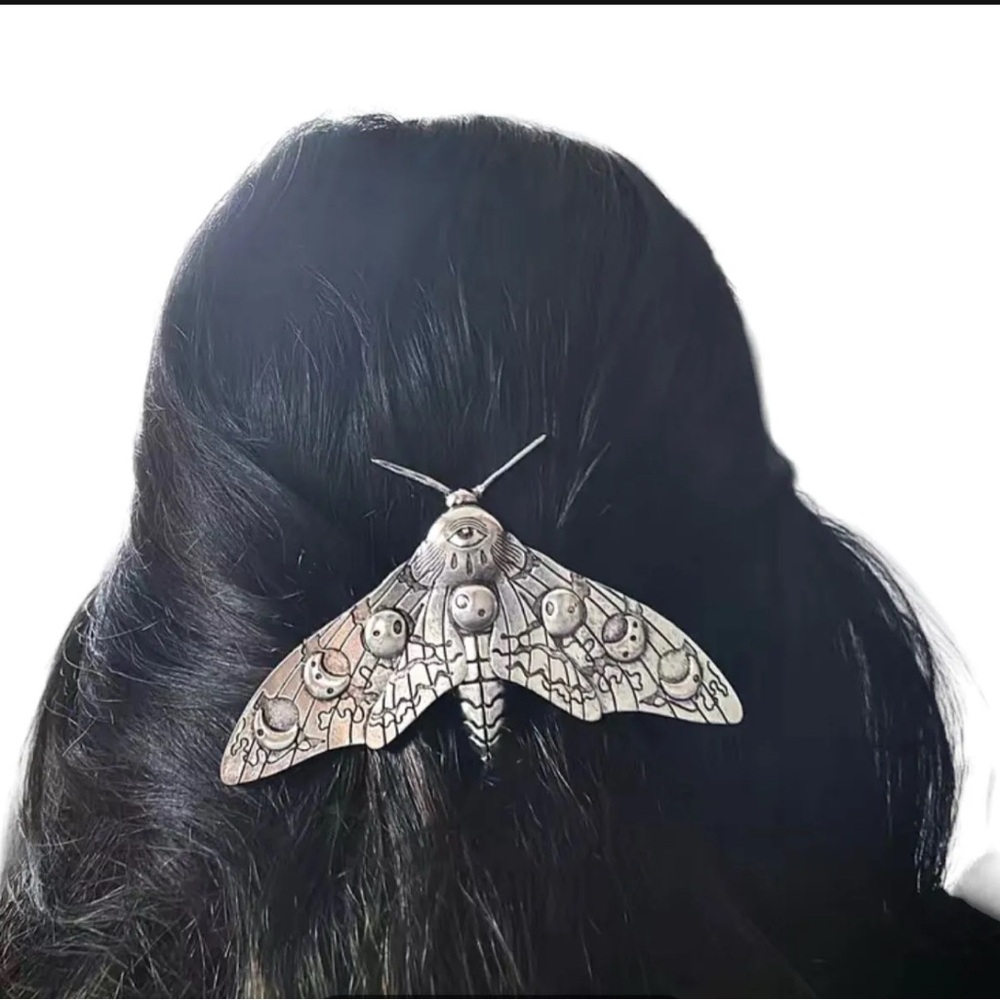 NWOT Silver colored Lunar moth with the moon phases, hair clip